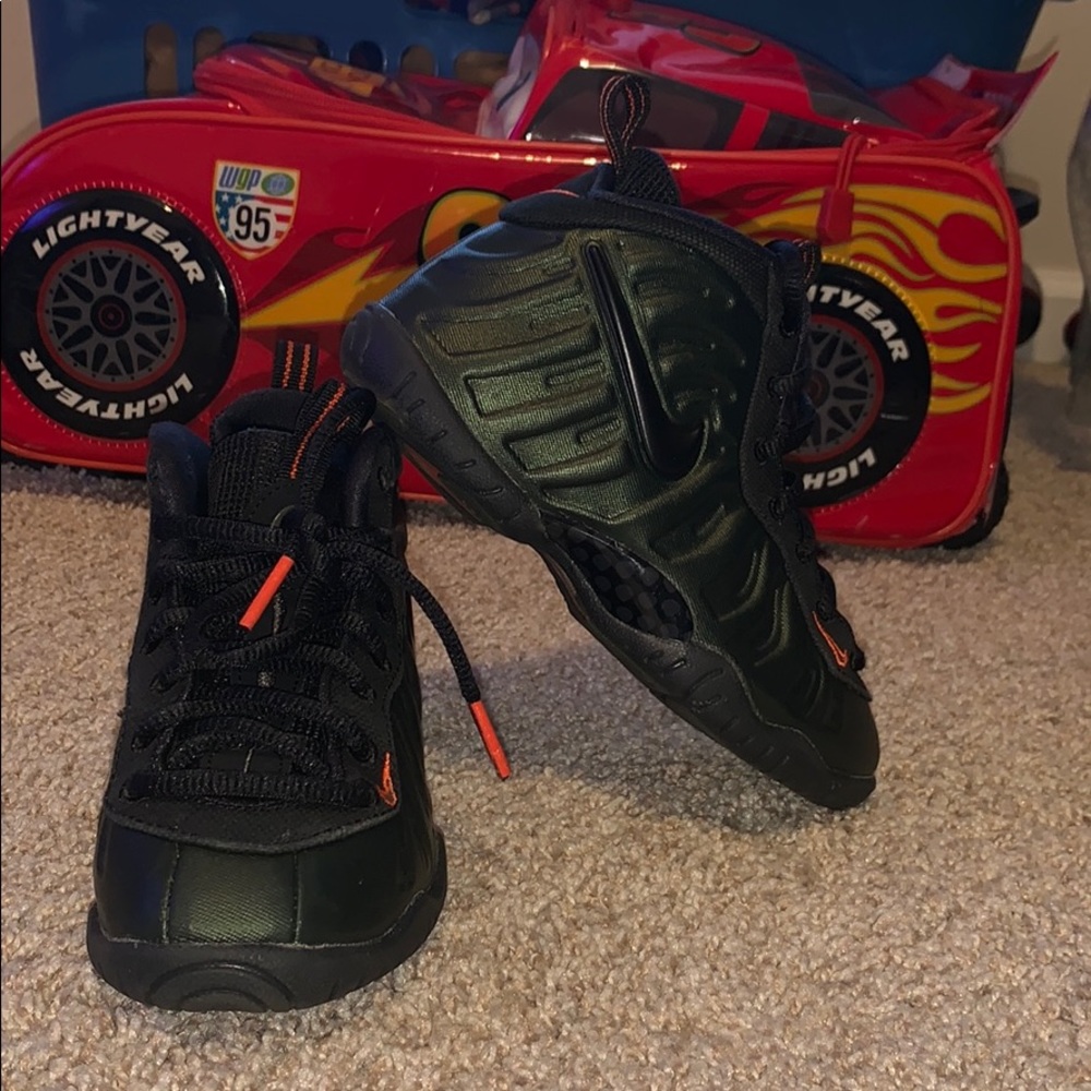 Toddler Nike foams